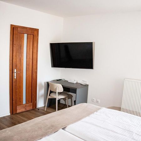 Hotel Sharingham Brno Esterno foto