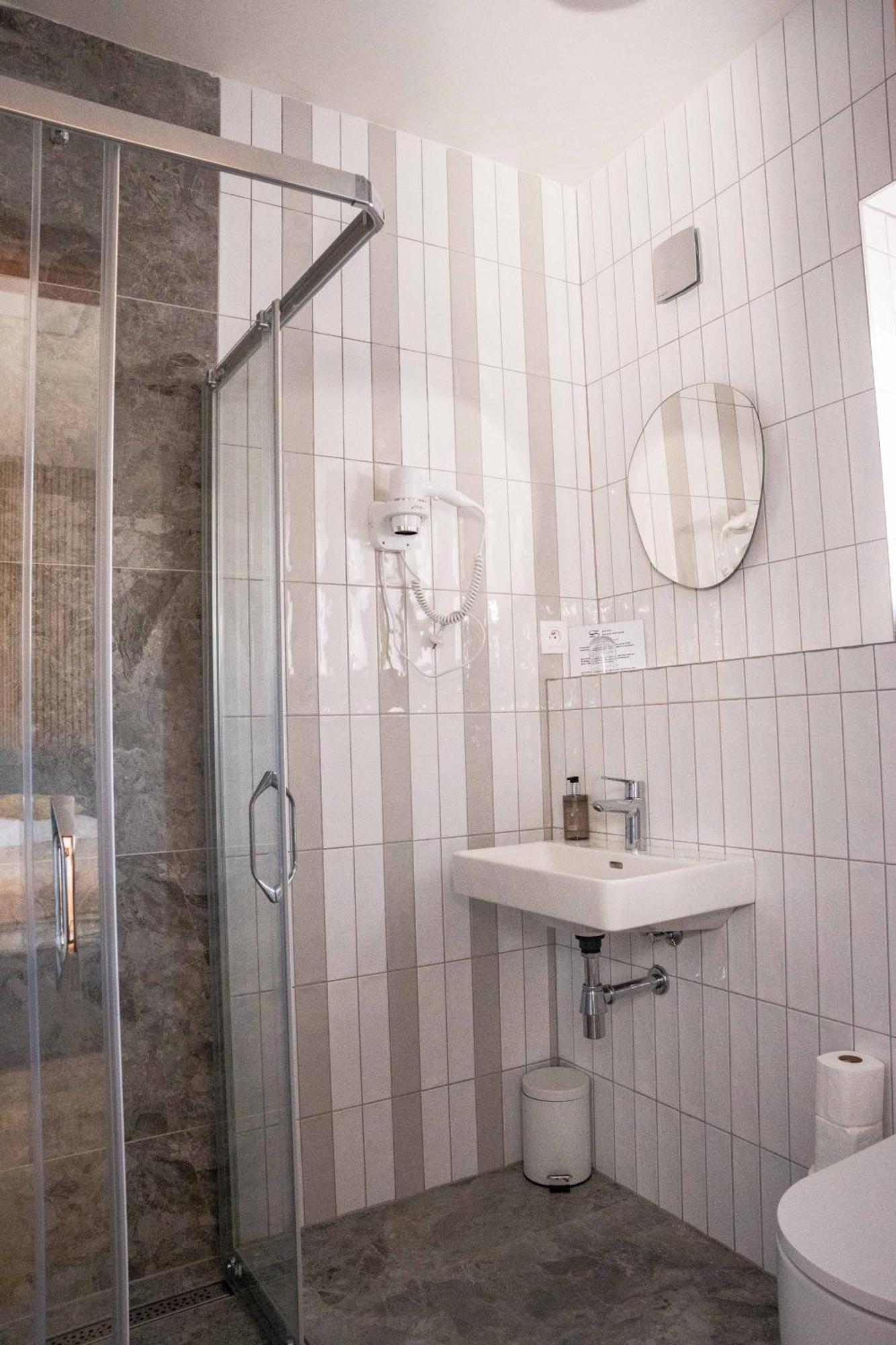 Hotel Sharingham Brno Esterno foto