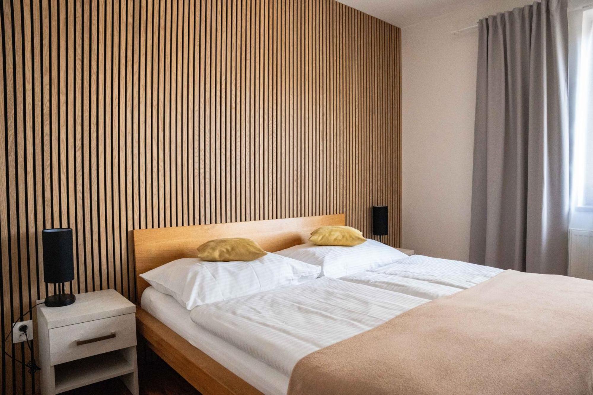 Hotel Sharingham Brno Esterno foto